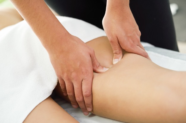 sport massage leg